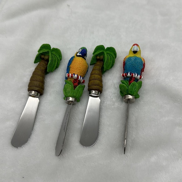 The Boston Warehouse Cheese/Butter Spreader Knives-Set of 4–Resin Painted Handle - Picture 4 of 8